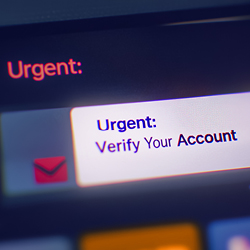 Nahaufnahme eines Bildschirms mit einer Nachricht mit dem Betreff „Urgent: Verify Your Account“